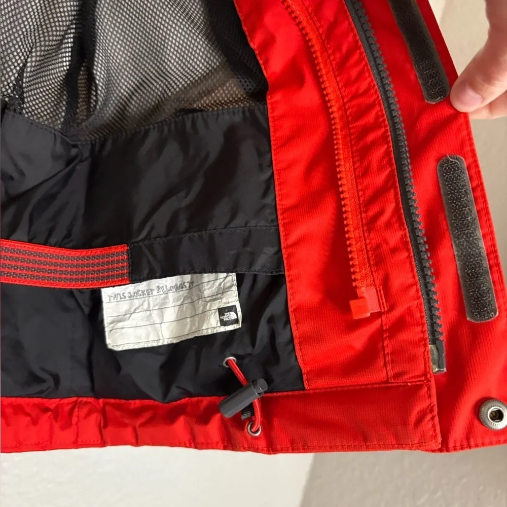 The North Face Boys Red Ski Jacket Hyvent Outer Layer Waterproof